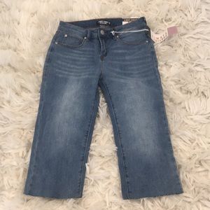 • Capri Jeans  • 🌸 • Below Knee •